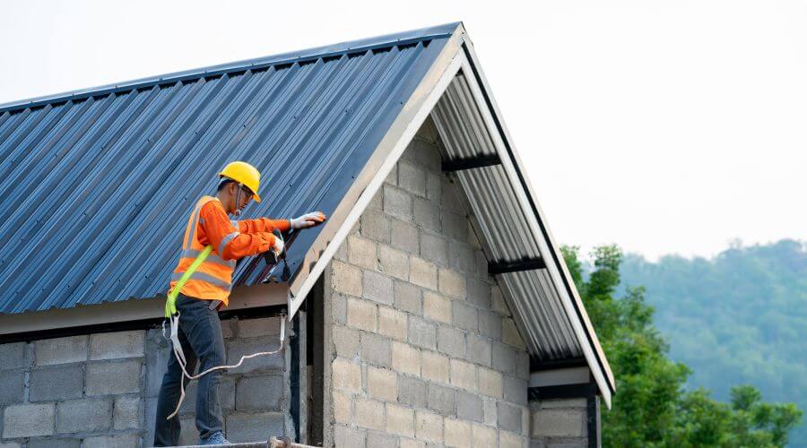 Professional gutter cleaning in Merlin, OR